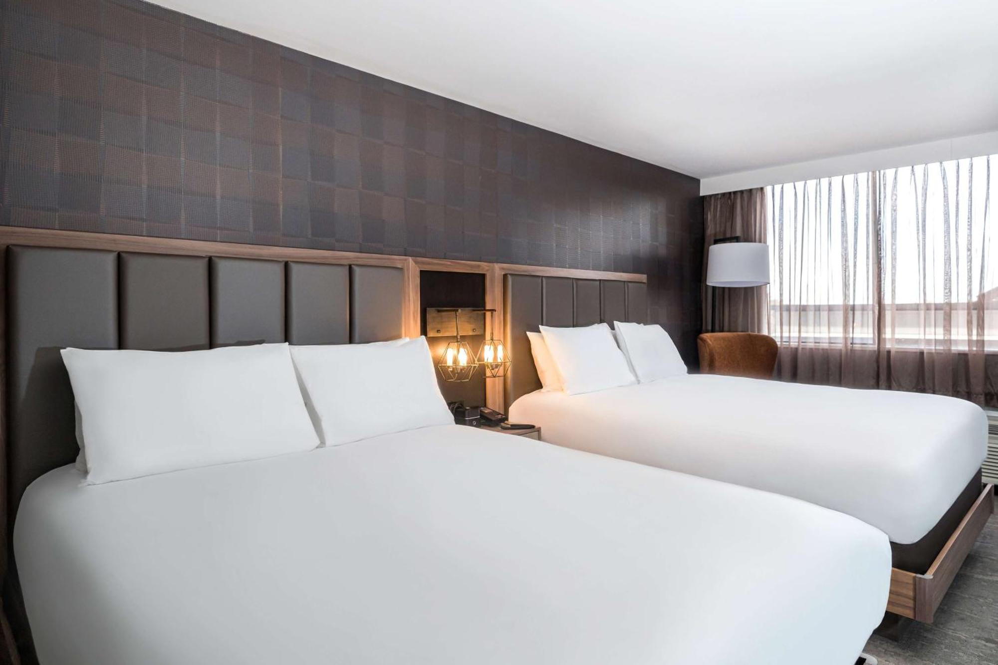 Doubletree By Hilton Kitchener Hotel Buitenkant foto