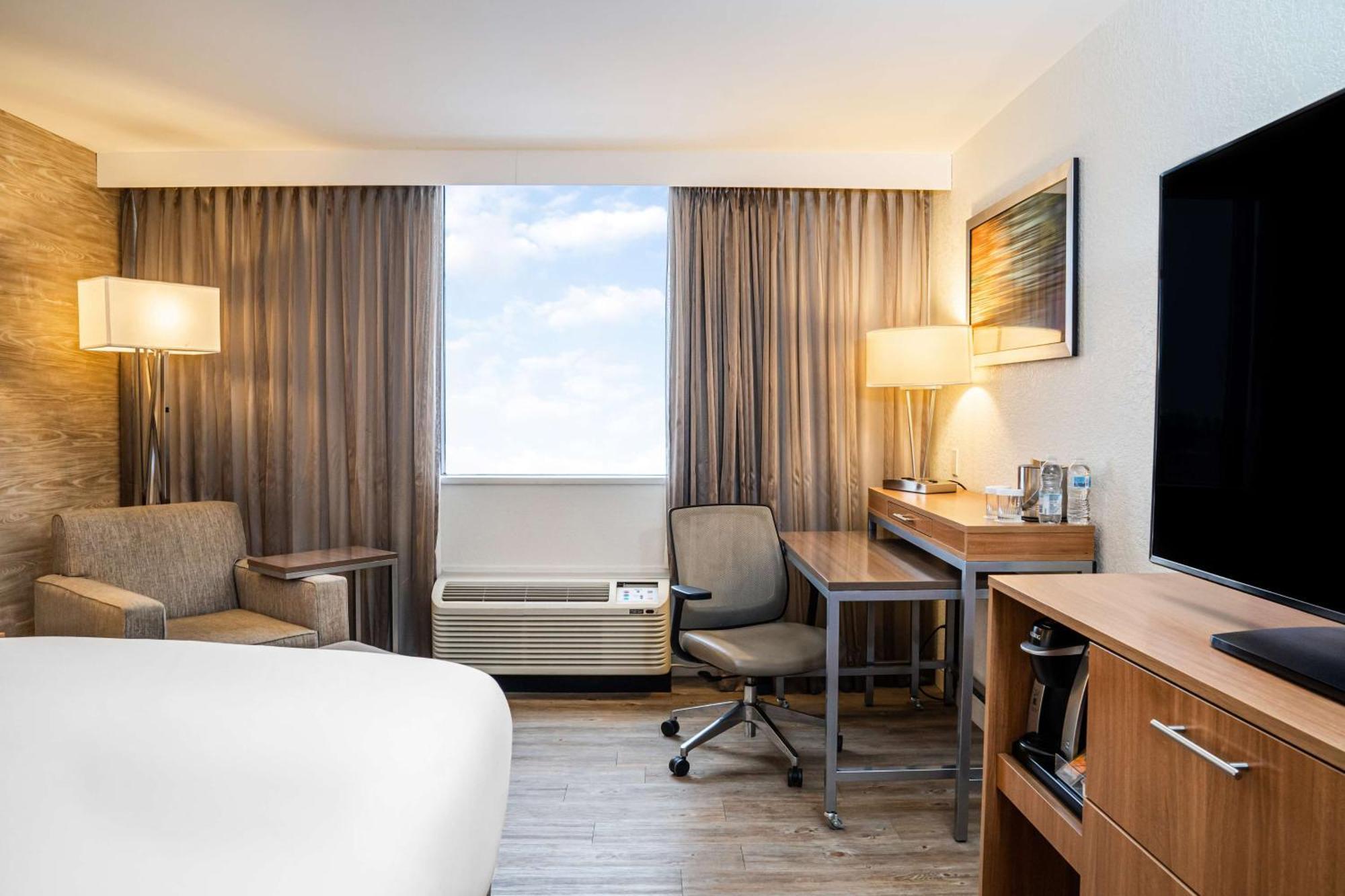Doubletree By Hilton Kitchener Hotel Buitenkant foto