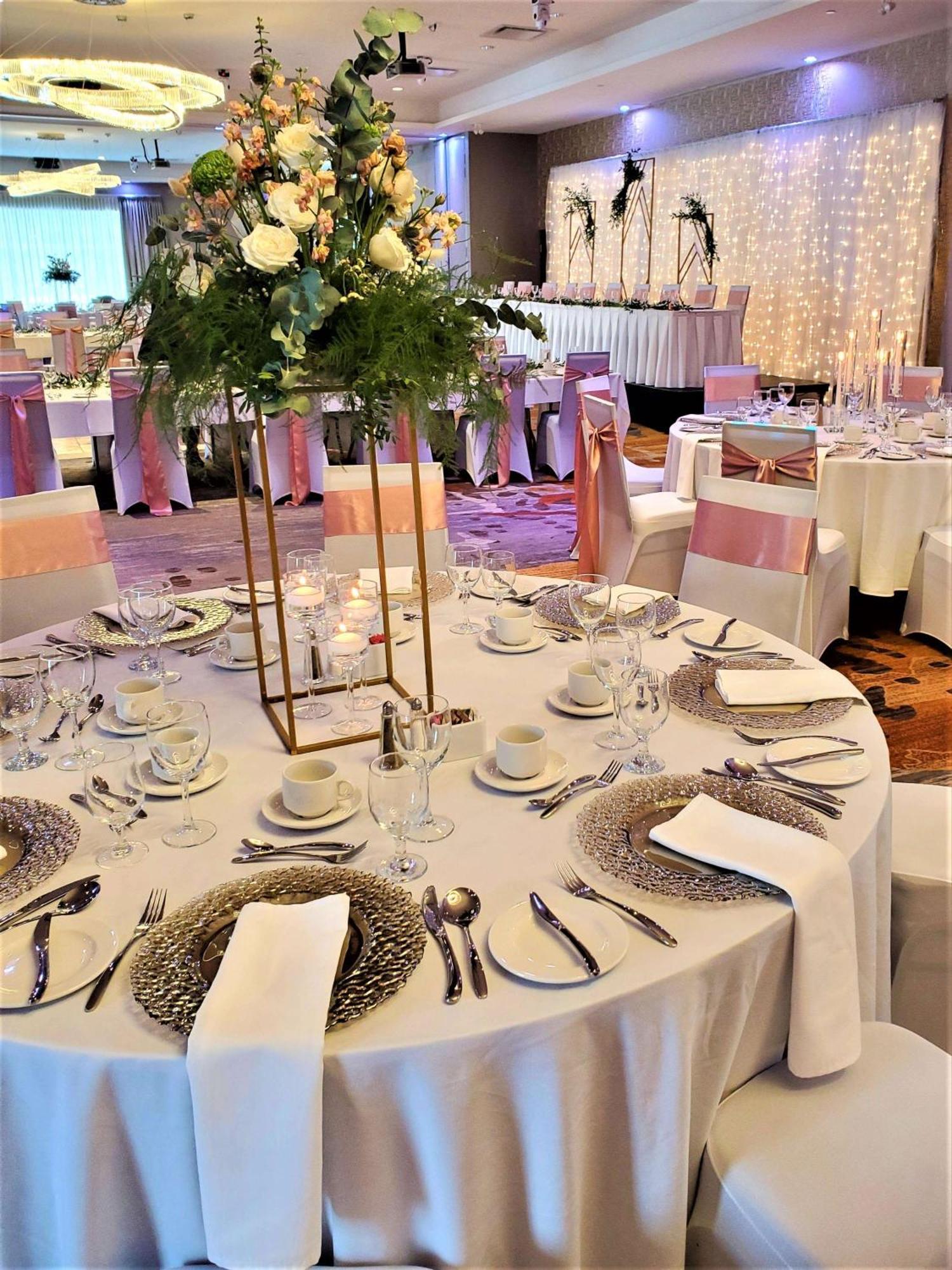 Doubletree By Hilton Kitchener Hotel Buitenkant foto