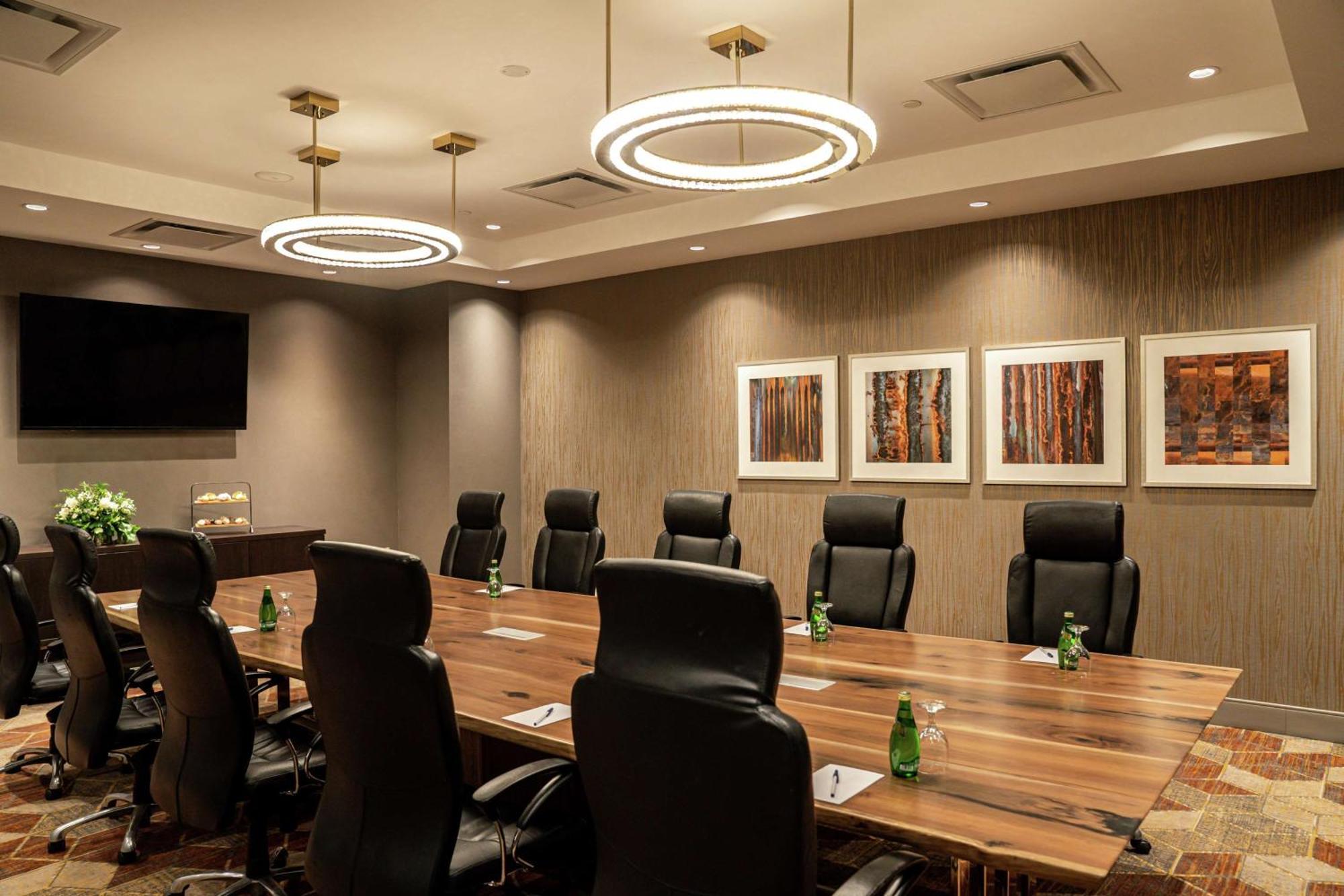 Doubletree By Hilton Kitchener Hotel Buitenkant foto