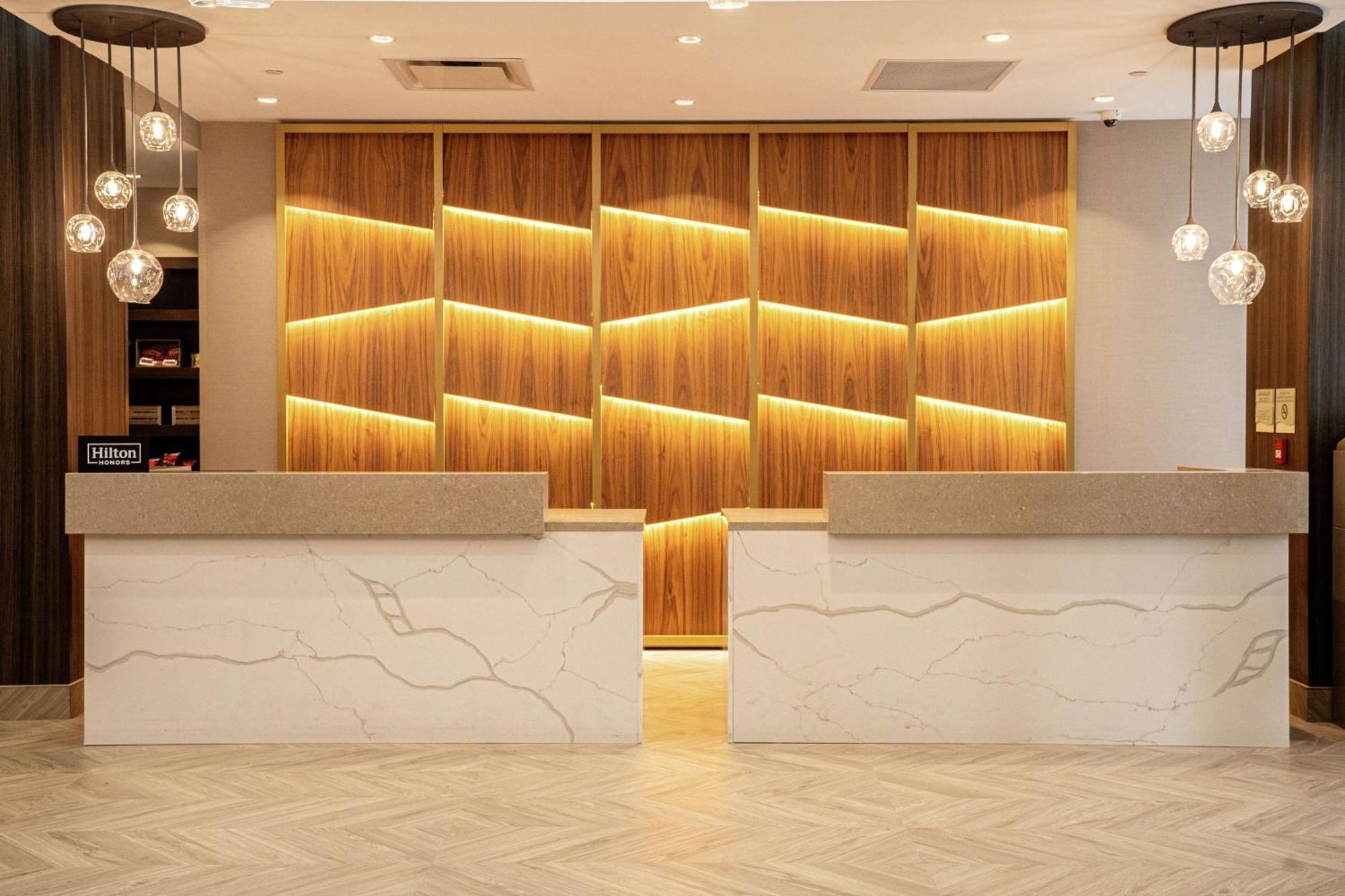 Doubletree By Hilton Kitchener Hotel Buitenkant foto