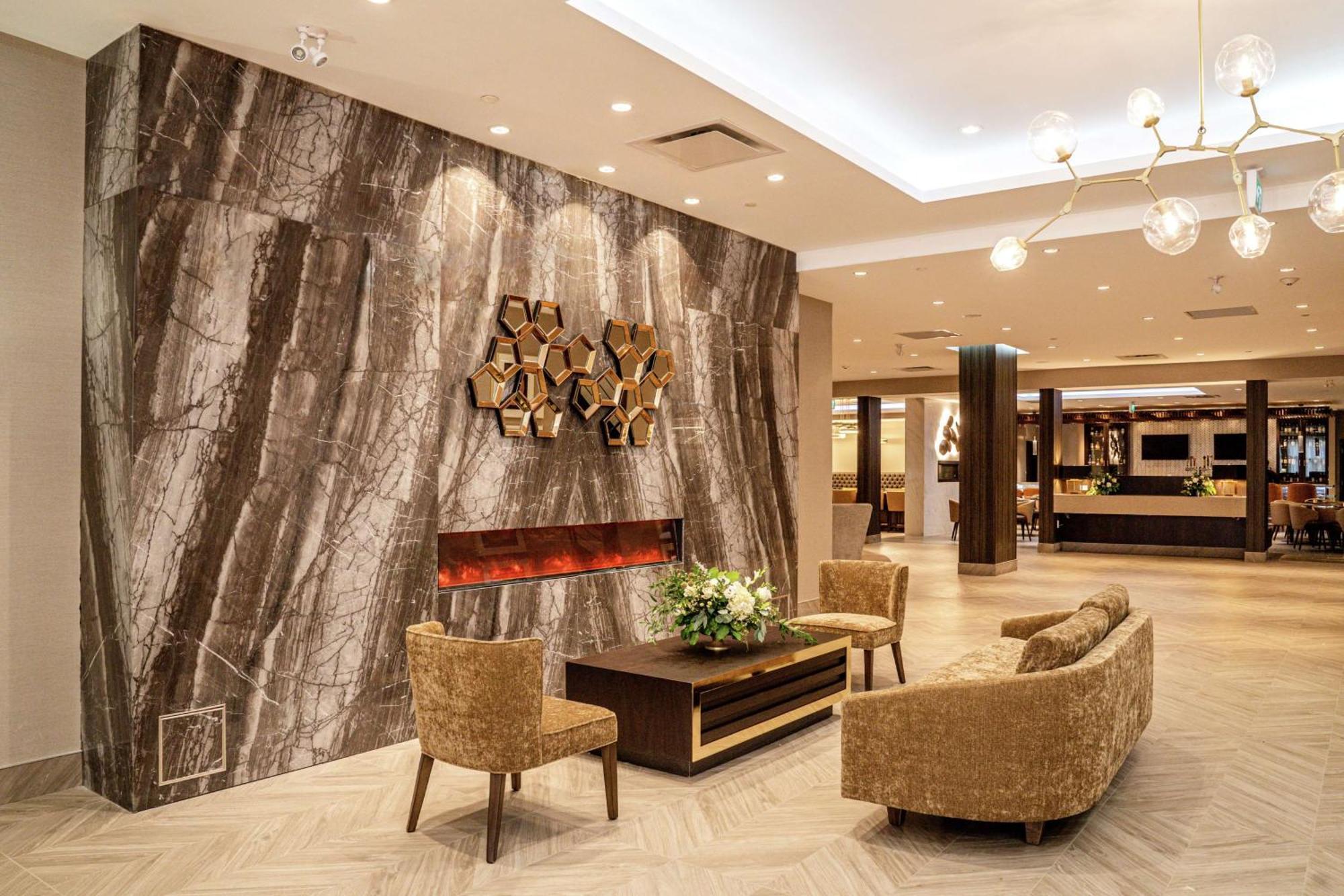 Doubletree By Hilton Kitchener Hotel Buitenkant foto