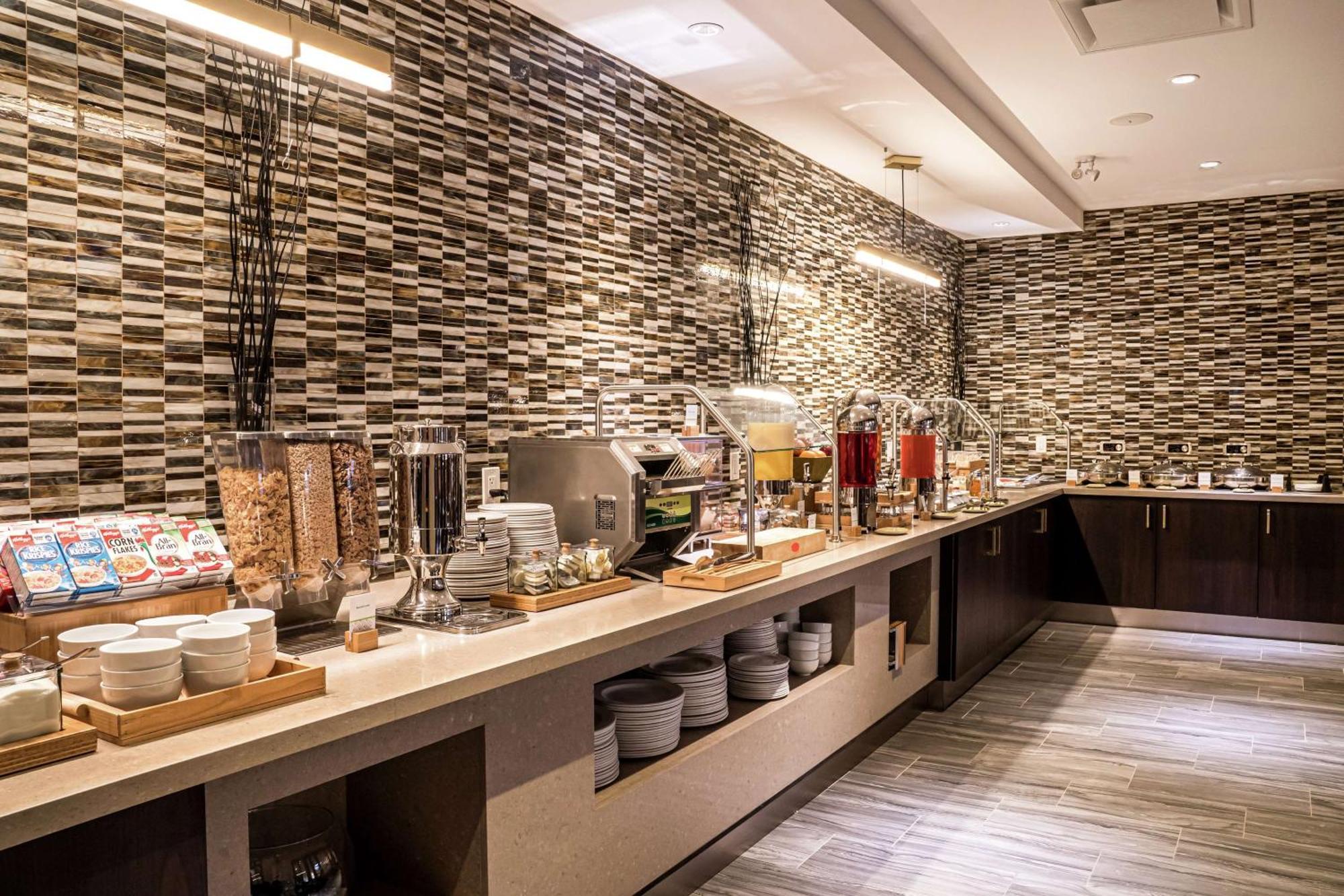 Doubletree By Hilton Kitchener Hotel Buitenkant foto