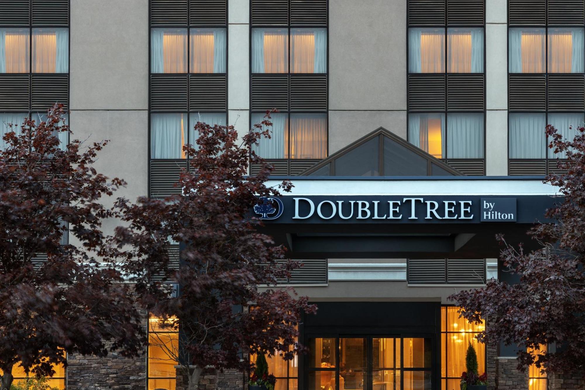 Doubletree By Hilton Kitchener Hotel Buitenkant foto