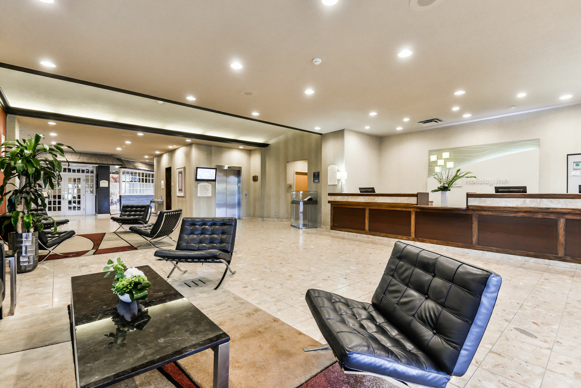 Doubletree By Hilton Kitchener Hotel Buitenkant foto