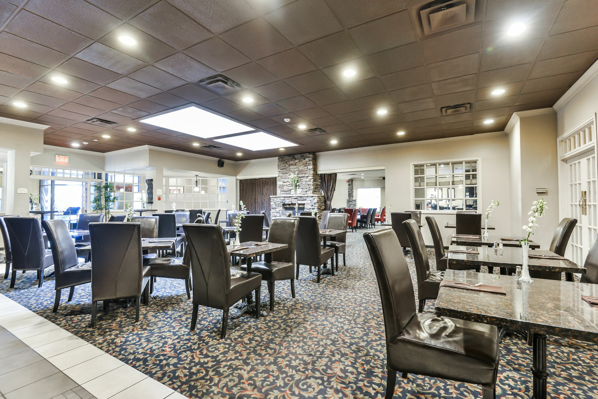 Doubletree By Hilton Kitchener Hotel Buitenkant foto